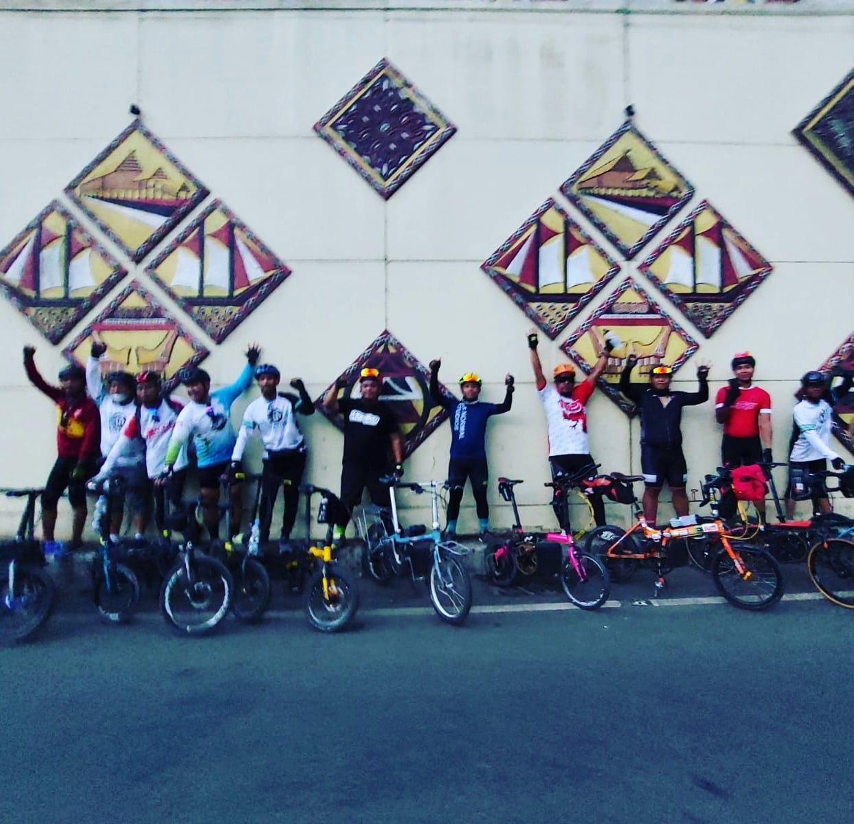 Tempuh Tiga Etape dari Mamuju, Tim JK460KM Akhirnya Finish di Makassar Sabtu Petang